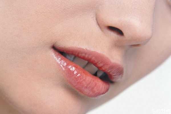 嘴巴起皮怎么办？如何去除唇部的死皮