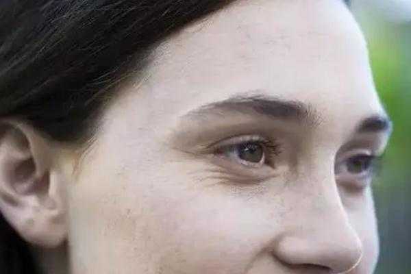 眼部细纹贴眼膜有用吗