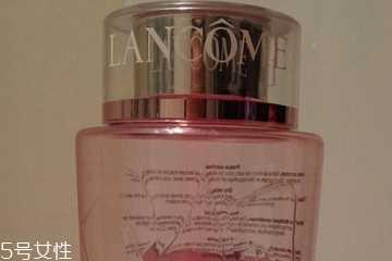 化妆水泡压缩面膜好吗?化妆水是化妆前用的吗 化妆水泡压缩面膜好吗?化妆水是化妆前用的吗