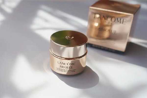 兰蔻菁纯眼霜对眼袋有用吗 兰蔻菁纯眼霜对眼袋有用吗