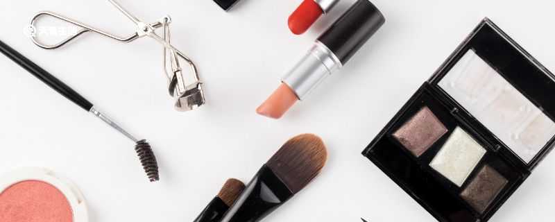 如何化妆更自然 如何化妆更自然