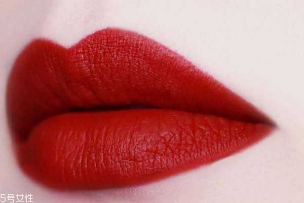 复古红口红适合什么妆容？复古红色适合肤色