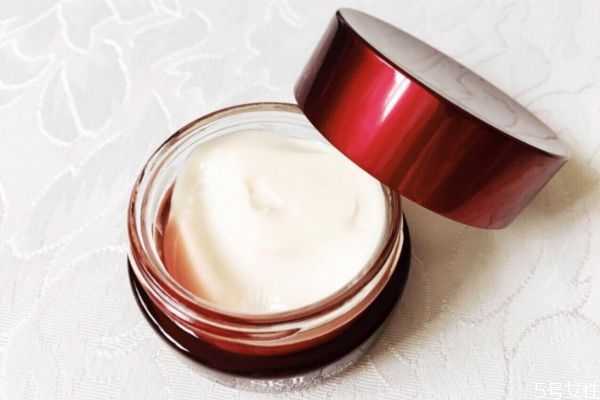 眼霜能放多久？眼霜凝固了还能用吗