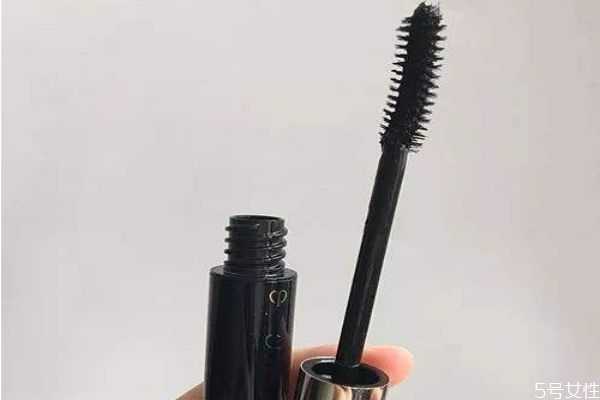 可以不夹睫毛就涂睫毛膏吗?睫毛短如何涂睫毛膏 可以不夹睫毛就涂睫毛膏吗?睫毛短如何涂睫毛膏