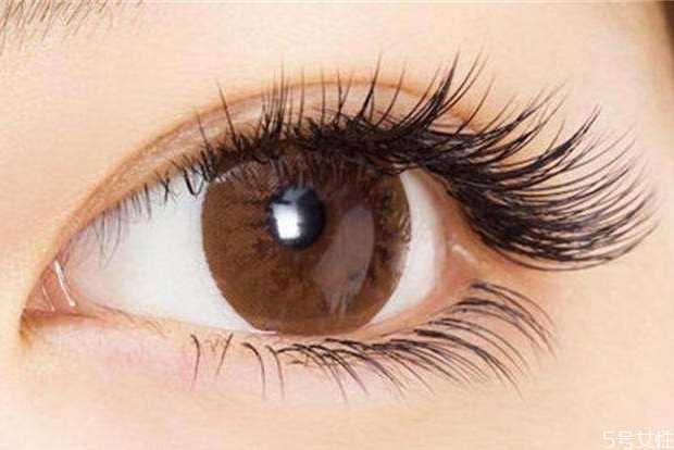 美瞳放干了还能用吗 美瞳放干了还能用吗