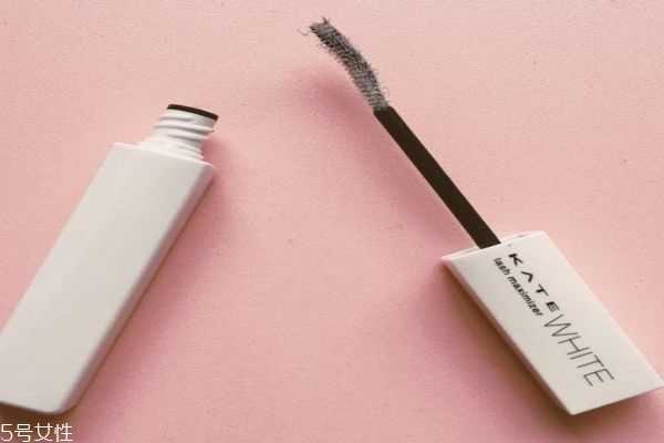 什么是睫毛打底?睫毛打底膏的正确使用方法 什么是睫毛打底?睫毛打底膏的正确使用方法