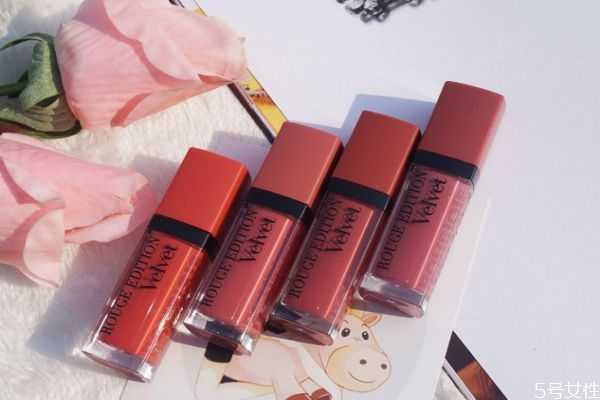 唇釉的特点是什么呢？唇釉有什么好处呢