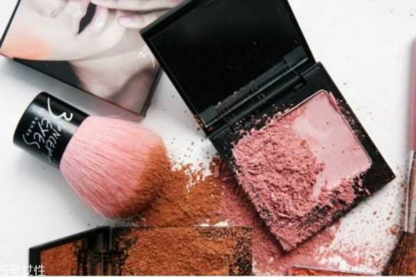 腮红刷和散粉刷一样吗？腮红刷与散粉刷区分