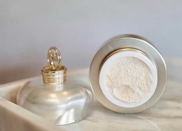 素颜霜和贵妇膏哪个好?素颜霜和贵妇膏哪款更适合中年妇女 素颜霜和贵妇膏哪个好?素颜霜和贵妇膏哪款更适合中年妇女