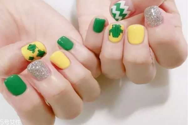 夏季做什么颜色的美甲好看？法式美甲哪种颜色适合夏天