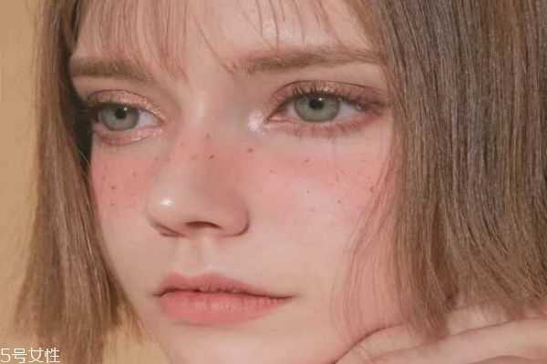 化妆海绵要浸水吗 怎么用化妆海绵上妆