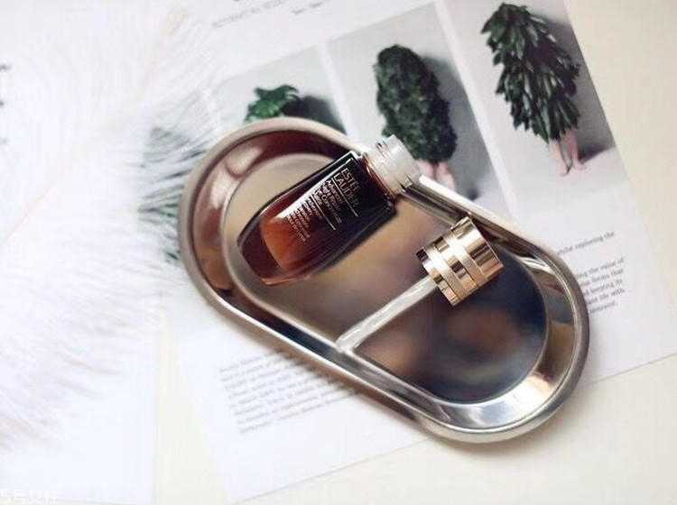 雅诗兰黛眼精华和眼霜的区别 雅诗兰黛眼精华和眼霜的区别