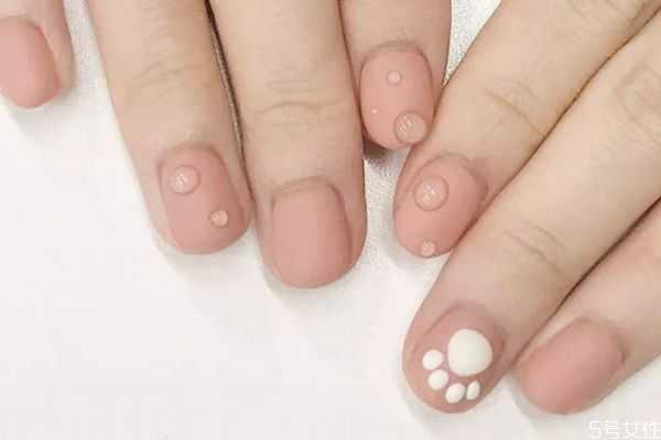 甲油胶用什么灯能照干 甲油胶用什么灯能照干