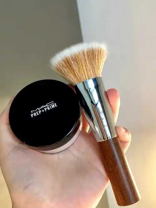 如何选择适合自己的唇刷 如何选择适合自己的唇刷