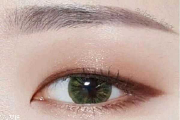 单眼皮用什么颜色眼影？4款适合单眼皮的眼影推荐