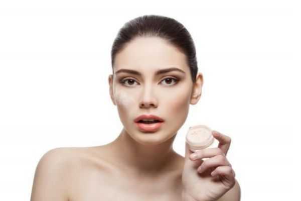 化妆后怎么用喷雾避免花妆 化妆后怎么用喷雾避免花妆