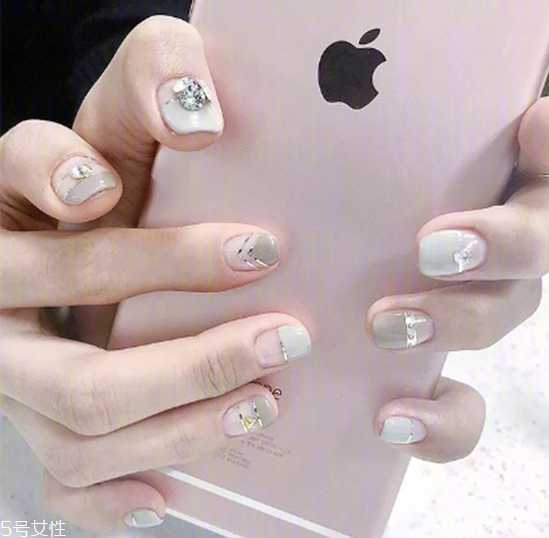 清新色块撞色美甲怎么做? 清新色块撞色美甲怎么做?