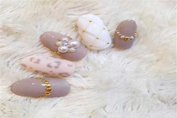 美甲是先封层还是先加固?美甲做法顺序 美甲是先封层还是先加固?美甲做法顺序