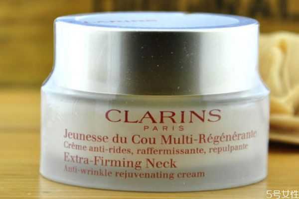 面部乳液可以当颈霜吗?用身体乳代替颈霜的危害 面部乳液可以当颈霜吗?用身体乳代替颈霜的危害