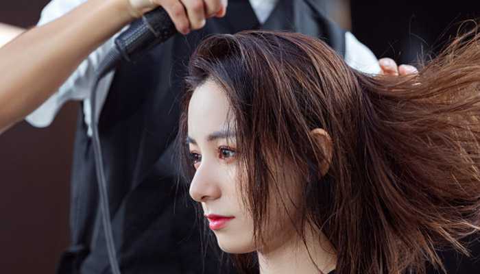 女生吹头发不伤发方法 女生吹头发不伤发方法