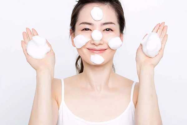 弱酸性洗面奶有哪些 弱酸性洗面奶有哪些