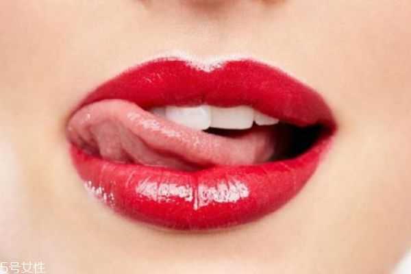 正确的唇部护理习惯