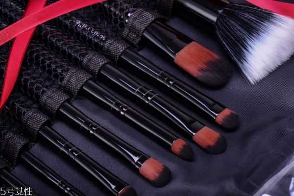 如何挑选化妆刷？化妆刷的选择