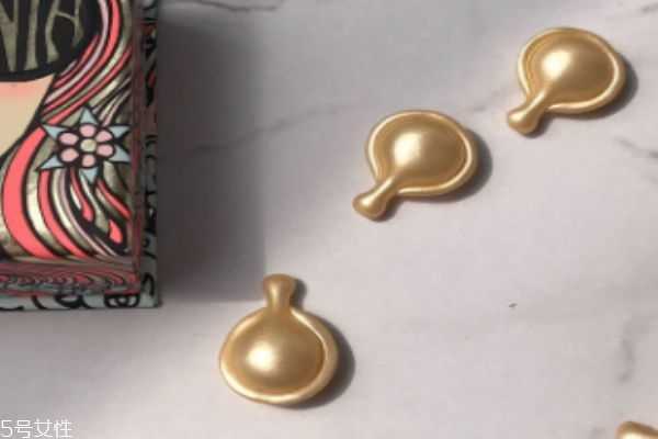 雅顿时空胶囊和小棕瓶哪个好