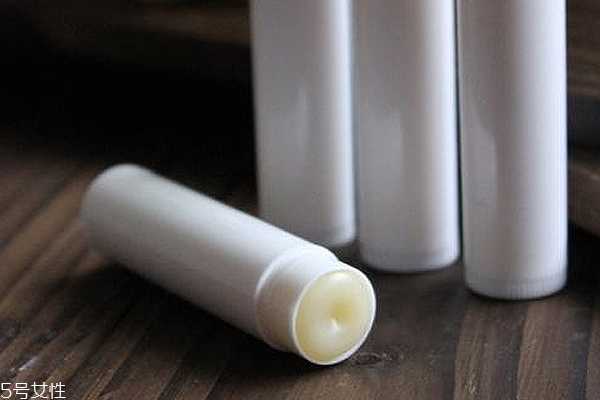 润唇膏主要成分有哪些