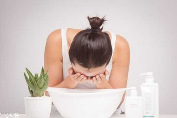 为什么洗面奶洗完脸疼 为什么洗面奶洗完脸疼