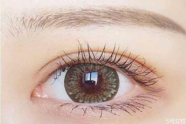 如何选择适合自己的美瞳材质？新手买美瞳要注意什么