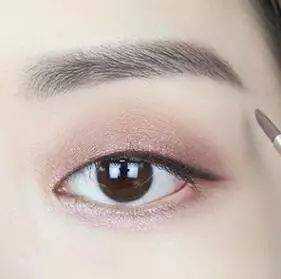 3款适合单眼皮的眼妆画法，拯救手残党！ 