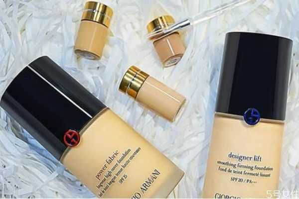 阿玛尼红标粉底液哪个色号最白