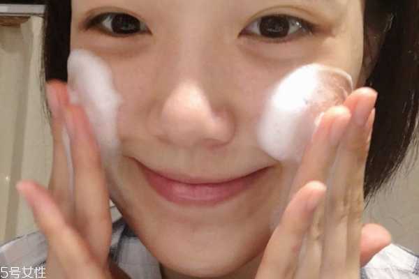 自己在家怎么清洁毛孔 和黑头粉刺说再见