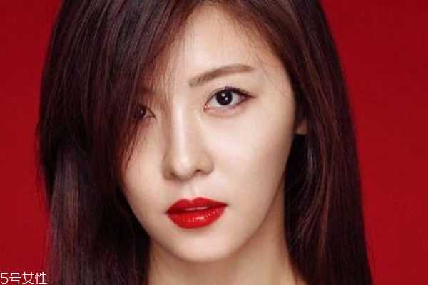 50岁适合涂什么颜色口红？适合妈妈辈的口红颜色