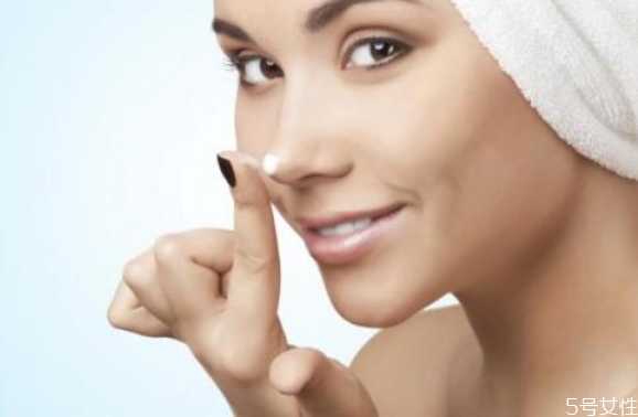 以油溶油去黑头靠谱吗？以油溶油的原理是什么