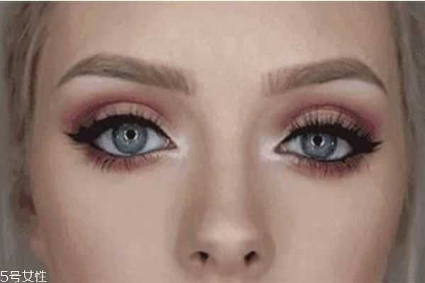 夏天脱妆怎么办 夏天化妆不脱妆小技巧