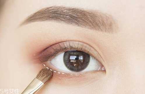 眼影什么颜色最火