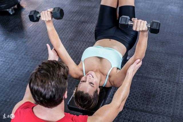 哑铃锻炼方法，5分钟快速学会怎么练哑铃！