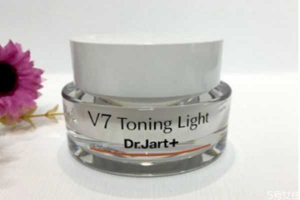 不化妆只涂素颜霜可以吗?只涂素颜霜就出门吗 不化妆只涂素颜霜可以吗?只涂素颜霜就出门吗