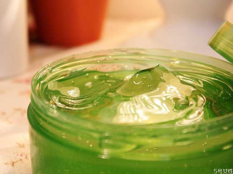 芦荟胶用久脸会变黑吗？芦荟胶擦脸越擦越黑怎么补救