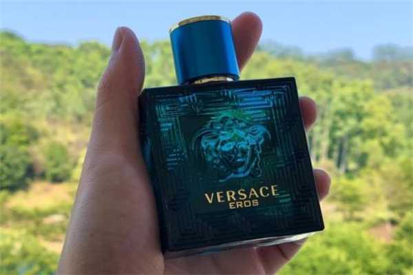 男生约会喷什么香水好?男生喷什么香水有魅力 男生约会喷什么香水好?男生喷什么香水有魅力