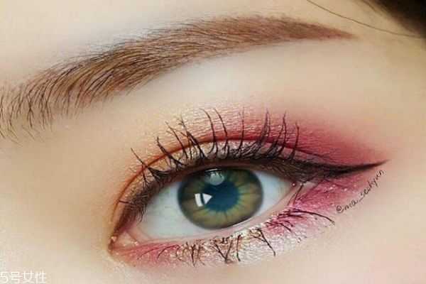 长期贴假睫毛好吗？经常贴假睫毛有什么危害