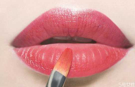 为什么涂口红会掉色
