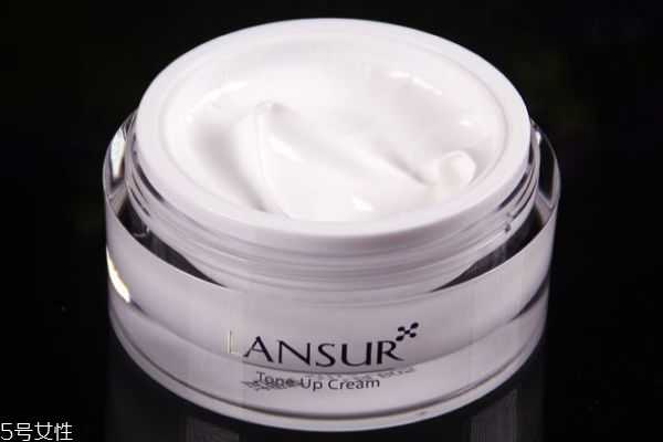 素颜霜可以不用卸妆吗?素颜霜不卸妆有什么坏处呢 素颜霜可以不用卸妆吗?素颜霜不卸妆有什么坏处呢