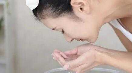冷水洗脸好处和坏处 冷水洗脸好处和坏处