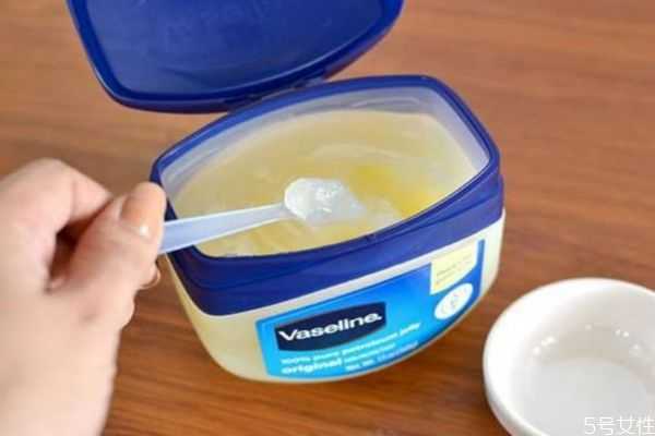 凡士林涂完身体后很油怎么办?凡士林如何乳化 凡士林涂完身体后很油怎么办?凡士林如何乳化