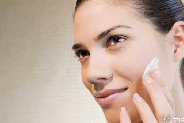 油性皮肤怎么化妆不脱妆