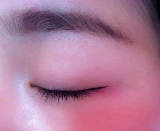 内双眼皮画眼妆技巧 先画眼妆还是先贴双眼皮贴