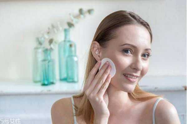 每天都可以用化妆水湿敷吗